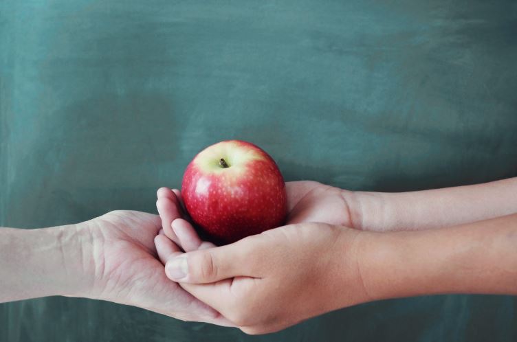 LA MANZANA, EL SNACK PERFECTO Y NUTRITIVO PARA REGRESO A CLASES